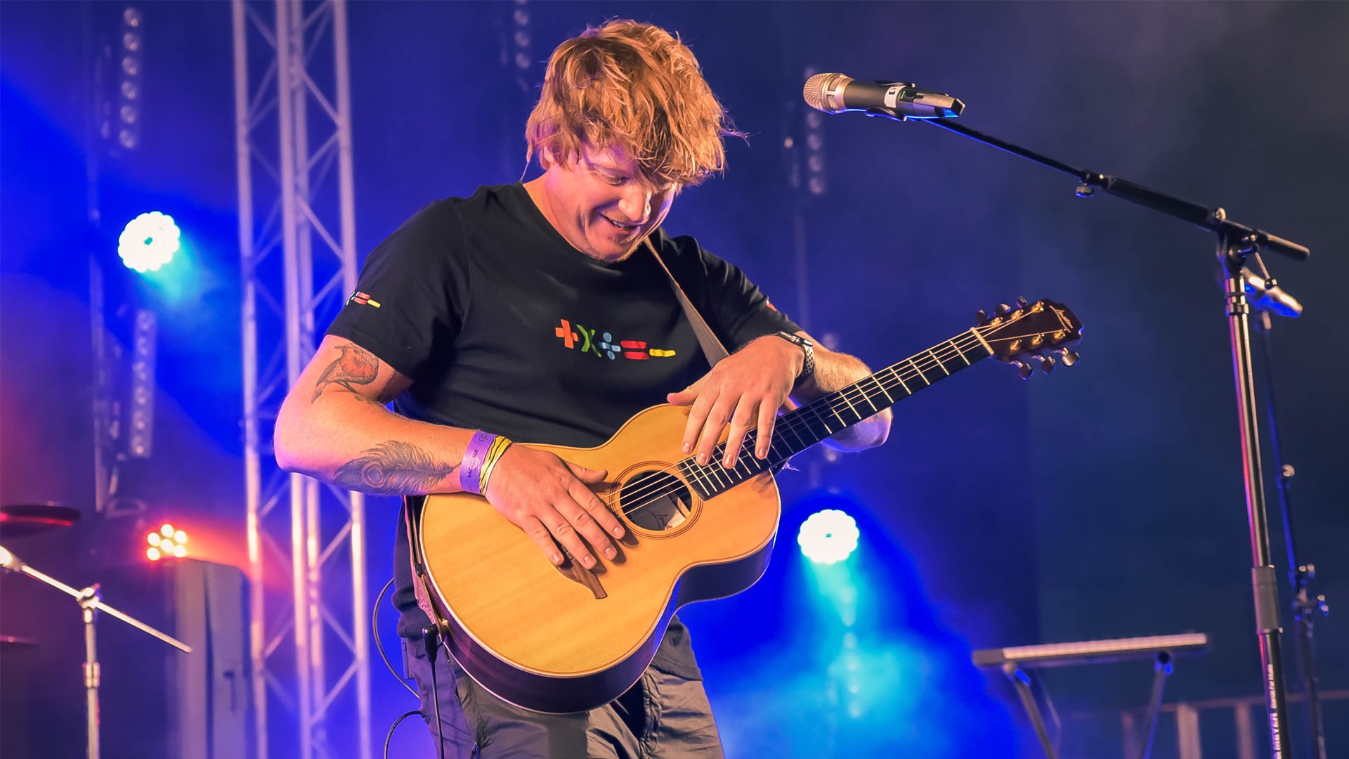 Ed Sheeran Experience performing live