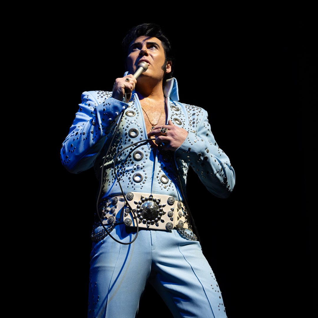 Mark Summers performing as Elvis Presley in Elvis From Memphis to Vegas